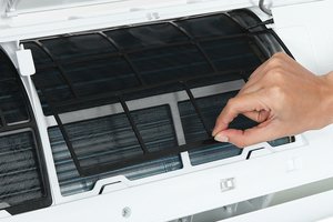 Máy lạnh Aqua Inverter 1 HP AQA-KCRV10TR