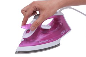 Bàn ủi hơi nước Panasonic NI-M250TPRA