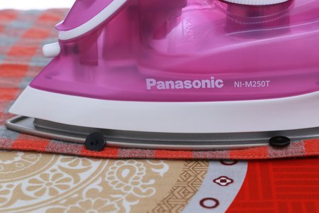 Bàn ủi hơi nước Panasonic NI-M250TPRA
