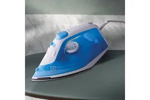 Bàn ủi hơi nước Electrolux ESI4017 - Xanh lam
