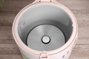 Nồi cơm nắp gài Happycook 2 lít HC-200