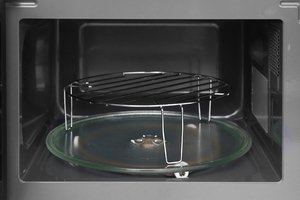 Lò vi sóng có nướng Panasonic NN-GM24JBYUE 20 lít