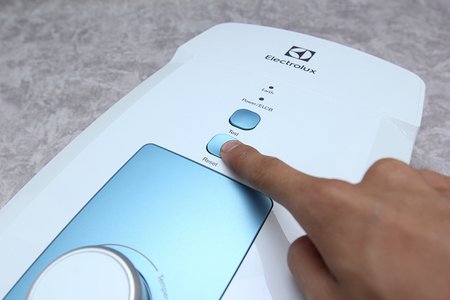 Máy nước nóng trực tiếp Electrolux 4500W EWE451GX-DWB