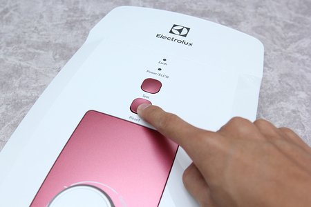 Máy nước nóng Electrolux EWE451GX-DWR