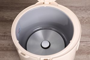 Nồi cơm nắp gài Happycook 1.8 lít HC-180