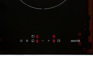 Bếp từ 3 vùng nấu lắp âm Electrolux E6203IOK