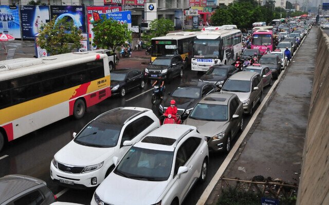 Lộ trình mới kiểm soát khí thải xe ô tô tại Hà Nội và TP. Hồ Chí Minh