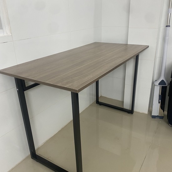 Bàn chân sắt chữ K đen AG-02