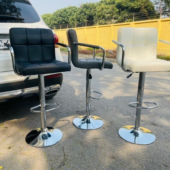 Ghế quầy bar tựa vuông có tay