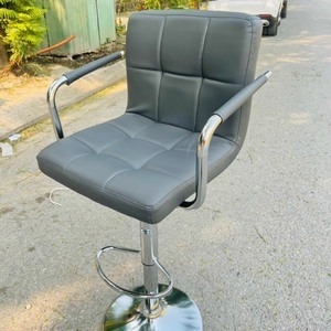 Ghế quầy bar tựa vuông có tay