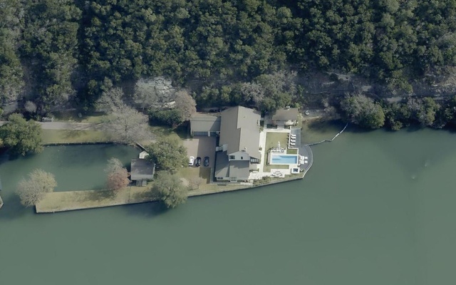 Elon Musk sống ở đâu sau khi bán hết nhà?