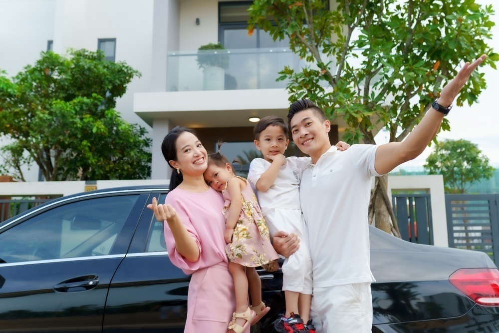 quốc cơ diễn xiếc cùng hai con ở quảng trường aqua marina