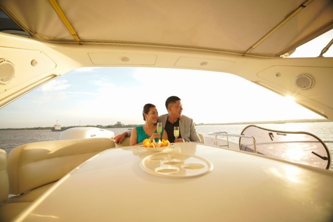 bình minh, anh thơ trốn con hẹn hò tại aqua city