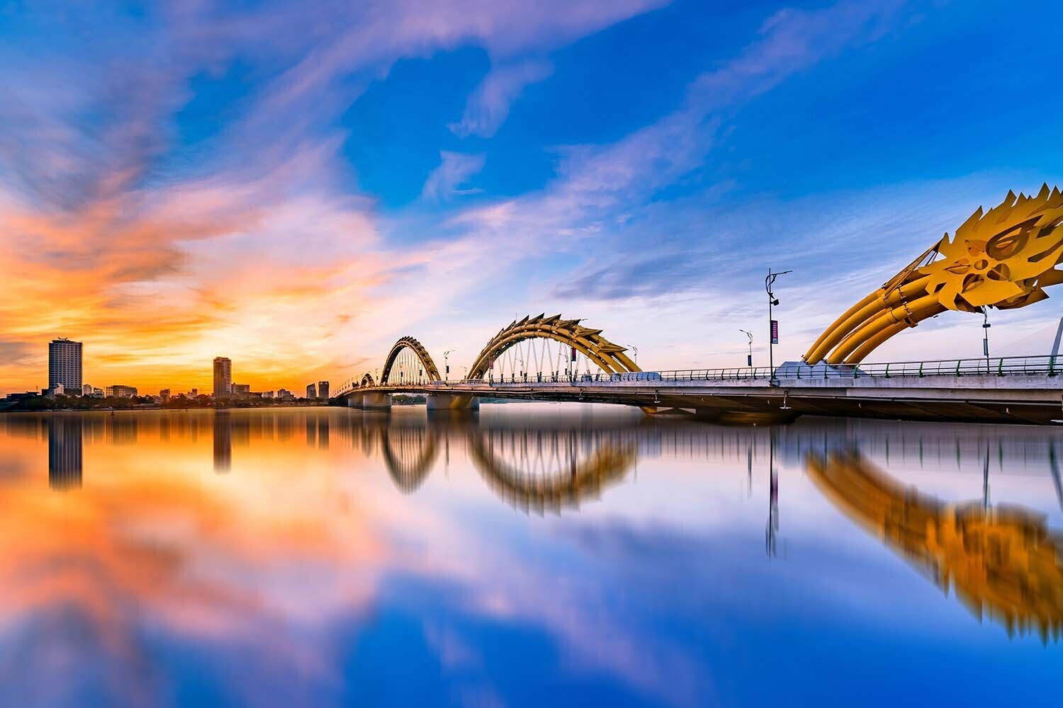 anh-dep-cau-rong-da-nang-viet-nam-055418962