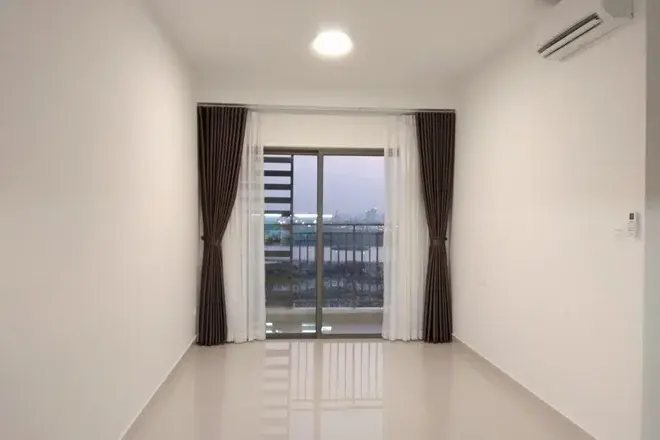 Cho thuê 2 phòng ngủ nội thất cơ bản giá 14 triệu ban công Tây Nam view sông