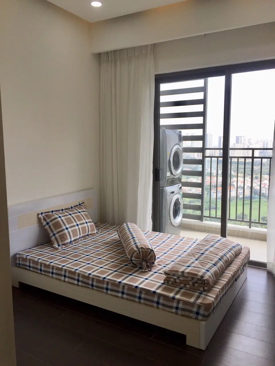 Bán 3pn The Sun Avenue giá 6 tỷ thiết kế full nội thất tầng cao