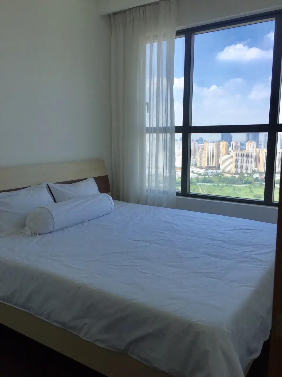 Bán 3pn The Sun Avenue giá 6 tỷ thiết kế full nội thất tầng cao