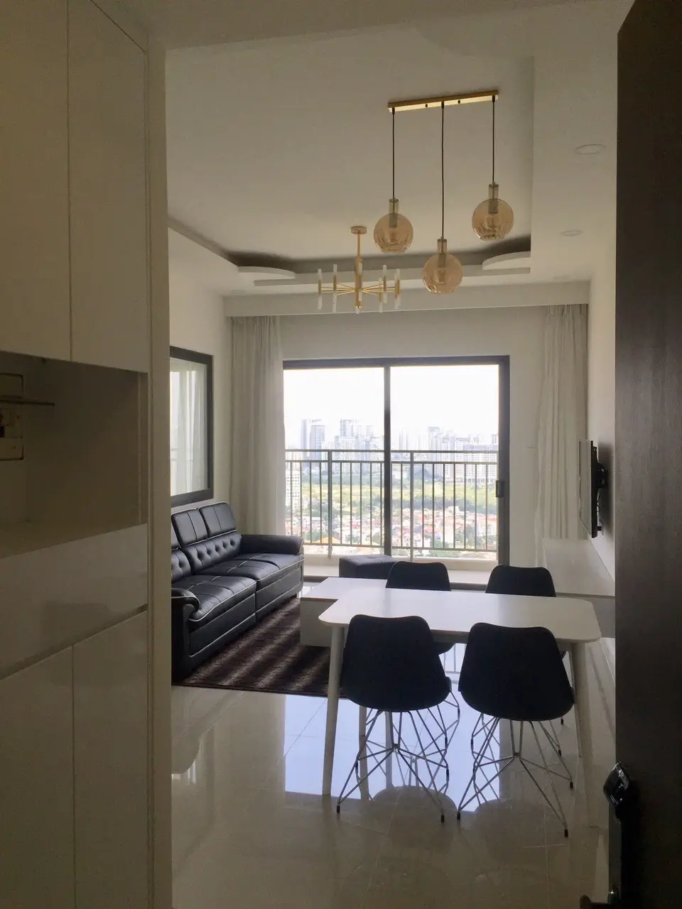 Bán 3pn The Sun Avenue giá 6 tỷ thiết kế full nội thất tầng cao