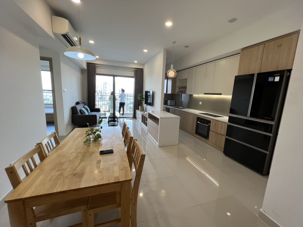 Chuyển nhượng 3PN giá 7,3 tỷ nội thất đầy đủ The Sun Avenue 105m2