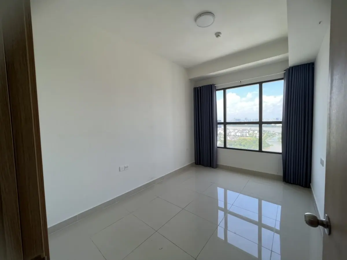 Văn phòng 51m2 có ngăn 1 phòng riêng cho thuê 13 triệu/tháng có ban công