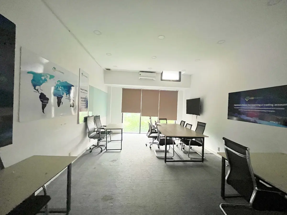 The Sun Avenue cho thuê văn phòng 40m2 sẵn bàn ghế giá thuê 9,5 triệu