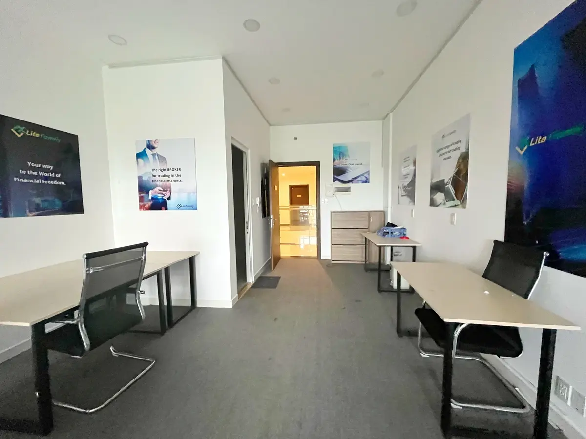 The Sun Avenue cho thuê văn phòng 40m2 sẵn bàn ghế giá thuê 9,5 triệu