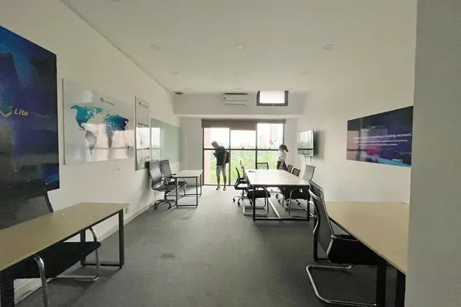 The Sun Avenue cho thuê văn phòng 40m2 sẵn bàn ghế giá thuê 9,5 triệu