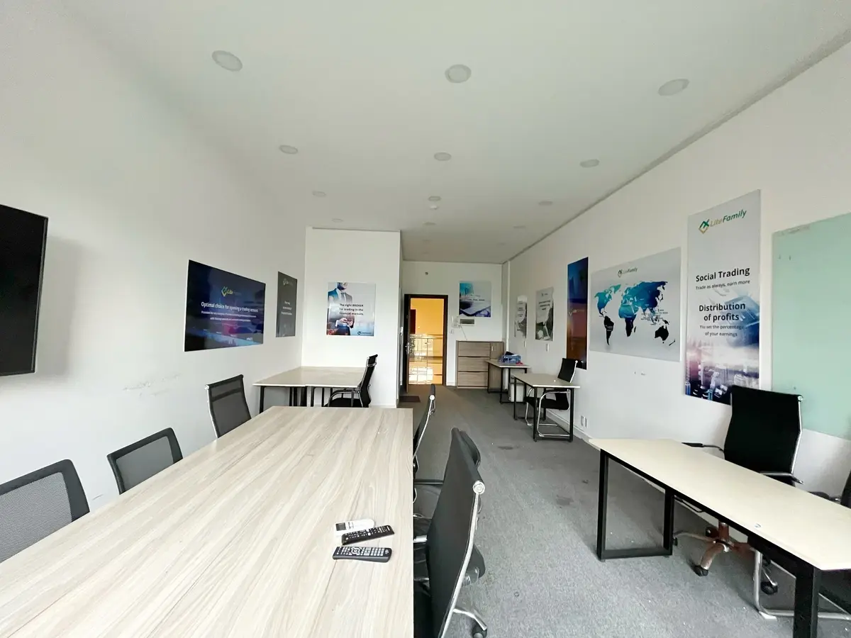 The Sun Avenue cho thuê văn phòng 40m2 sẵn bàn ghế giá thuê 9,5 triệu