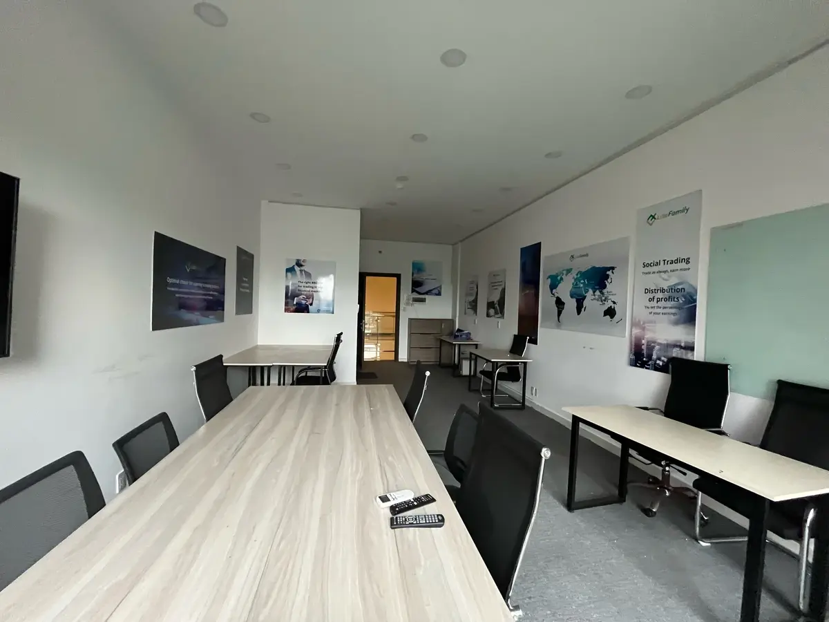 The Sun Avenue cho thuê văn phòng 40m2 sẵn bàn ghế giá thuê 9,5 triệu