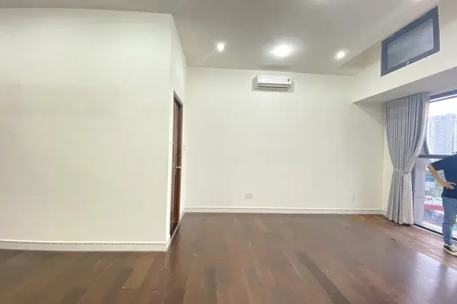 Văn phòng 41m2 cho thuê giá 9 triệu/ tháng lót sàn gỗ full căn sẵn key xem nhà