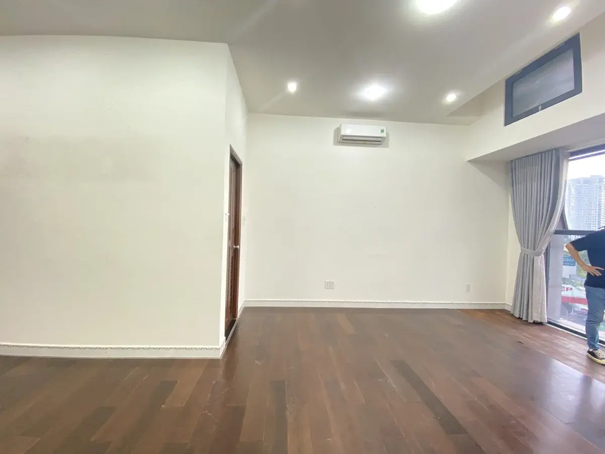 Văn phòng 41m2 cho thuê giá 9 triệu/ tháng lót sàn gỗ full căn sẵn key xem nhà