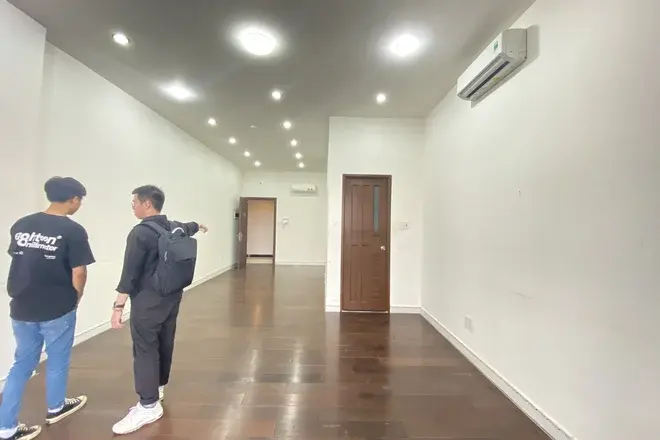 Văn phòng 41m2 cho thuê giá 9 triệu/ tháng lót sàn gỗ full căn sẵn key xem nhà