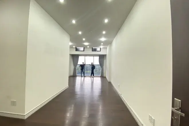 Văn phòng 41m2 cho thuê giá 9 triệu/ tháng lót sàn gỗ full căn sẵn key xem nhà