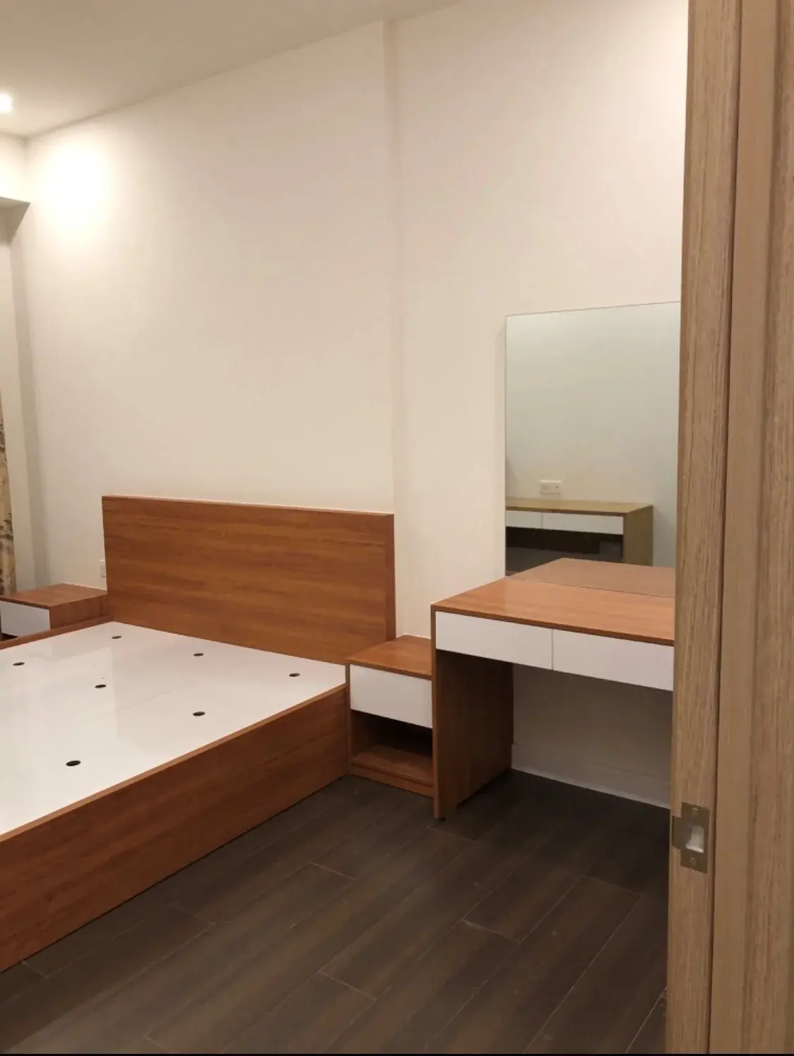 Cho thuê căn hộ 2pn nội thất dính tường giá 14 triệu 75m2 tầng cao mát