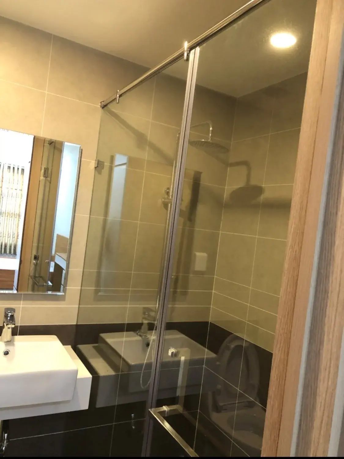 Cho thuê căn hộ 2pn nội thất dính tường giá 14 triệu 75m2 tầng cao mát