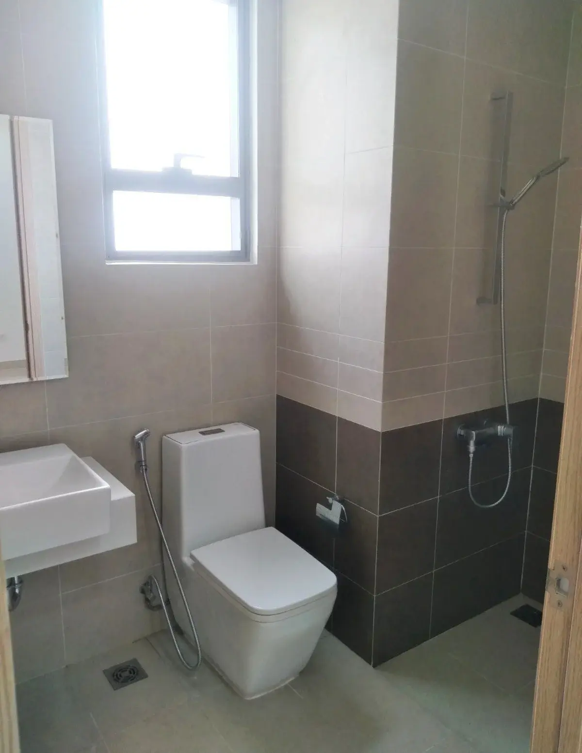 Bán nhanh căn 1 phòng ngủ 51m2 giá tốt 2,95 tỷ kèm nội thất sẵn hợp đồng thuê