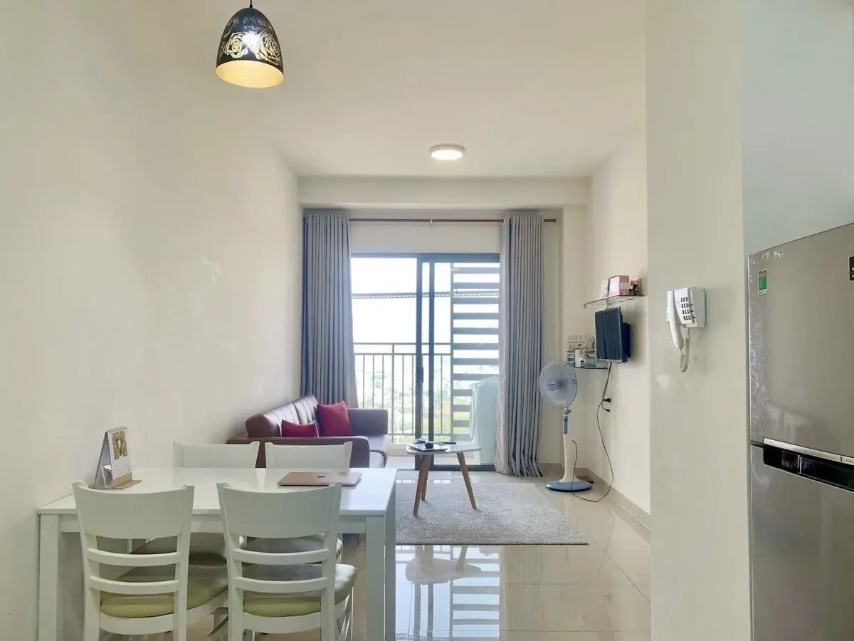 Mua bán căn hộ 1pn+1 The Sun Avenue giá 5 tỷ nội thất đầy đủ view sông mát