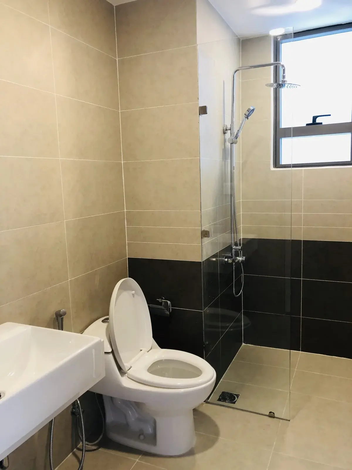 Căn hộ 3pn cho thuê full nội thất giá 20 triệu/ tháng căn góc view Landmark 81