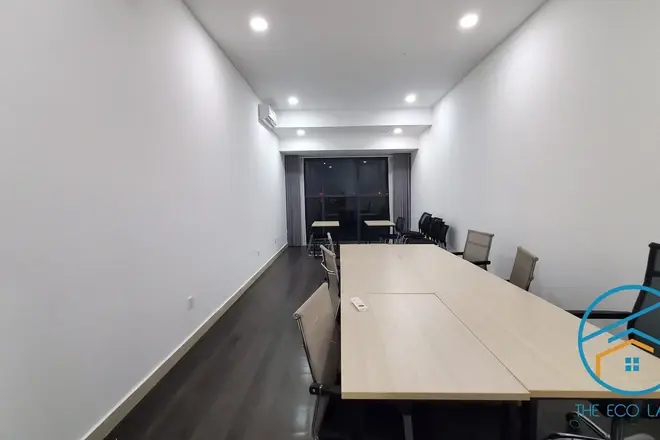 Văn phòng The Sun Quận 2 cho thuê 10 triệu/tháng đã setup bàn ghế văn phòng