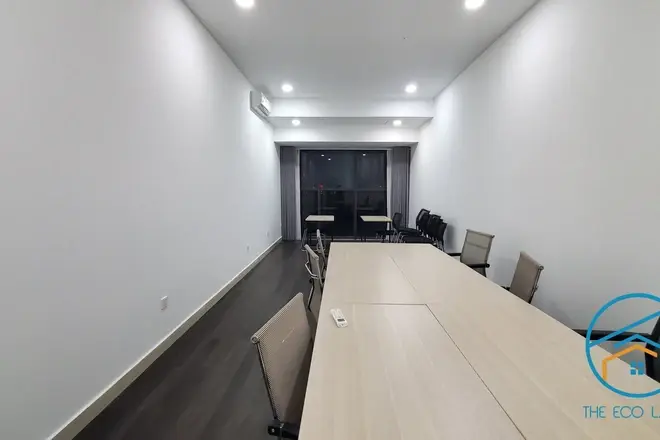 Văn phòng The Sun Quận 2 cho thuê 10 triệu/tháng đã setup bàn ghế văn phòng