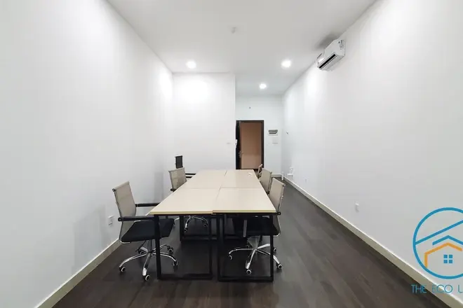 Văn phòng The Sun Quận 2 cho thuê 10 triệu/tháng đã setup bàn ghế văn phòng