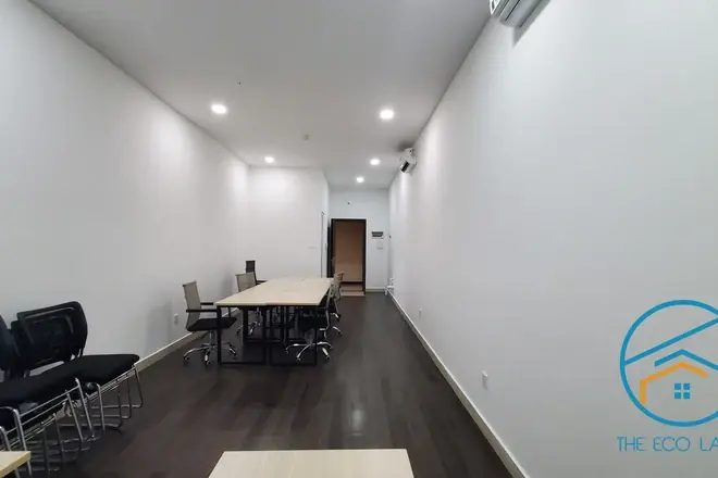 Văn phòng The Sun Quận 2 cho thuê 10 triệu/tháng đã setup bàn ghế văn phòng