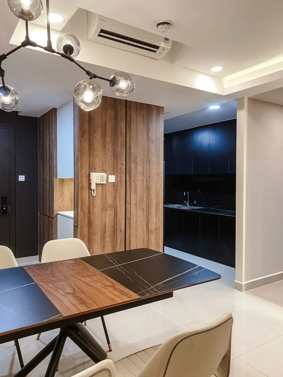 Bán căn 3pn thiết kế 3pn 2wc giá 6,7 tỷ bao hết nội thất decor full đồ dùng - The Sun Avenue