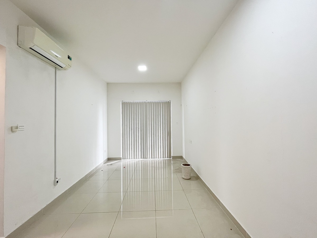 Bán căn officetel 3 tỷ nội thất cơ bản căn góc yên tĩnh 51m2 có 1 phòng riêng