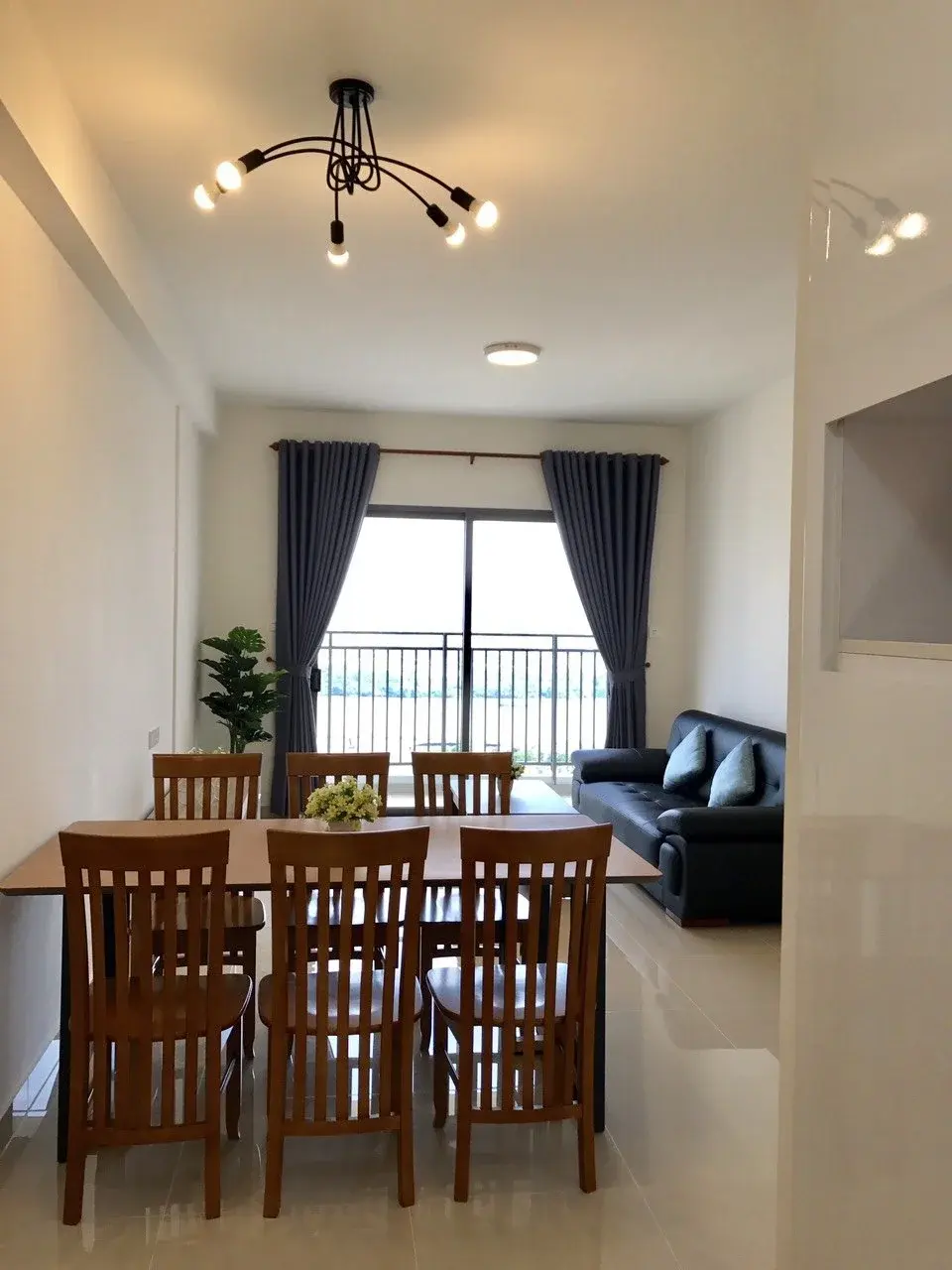 Chuyển nhượng căn 3pn giá 6,6 tỷ nội thất đầy đủ tầng cao view sông mát mẻ