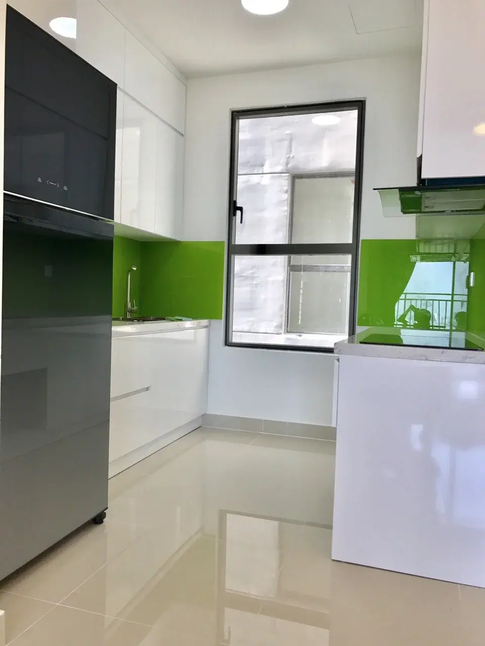 Chuyển nhượng căn 3pn giá 6,6 tỷ nội thất đầy đủ tầng cao view sông mát mẻ