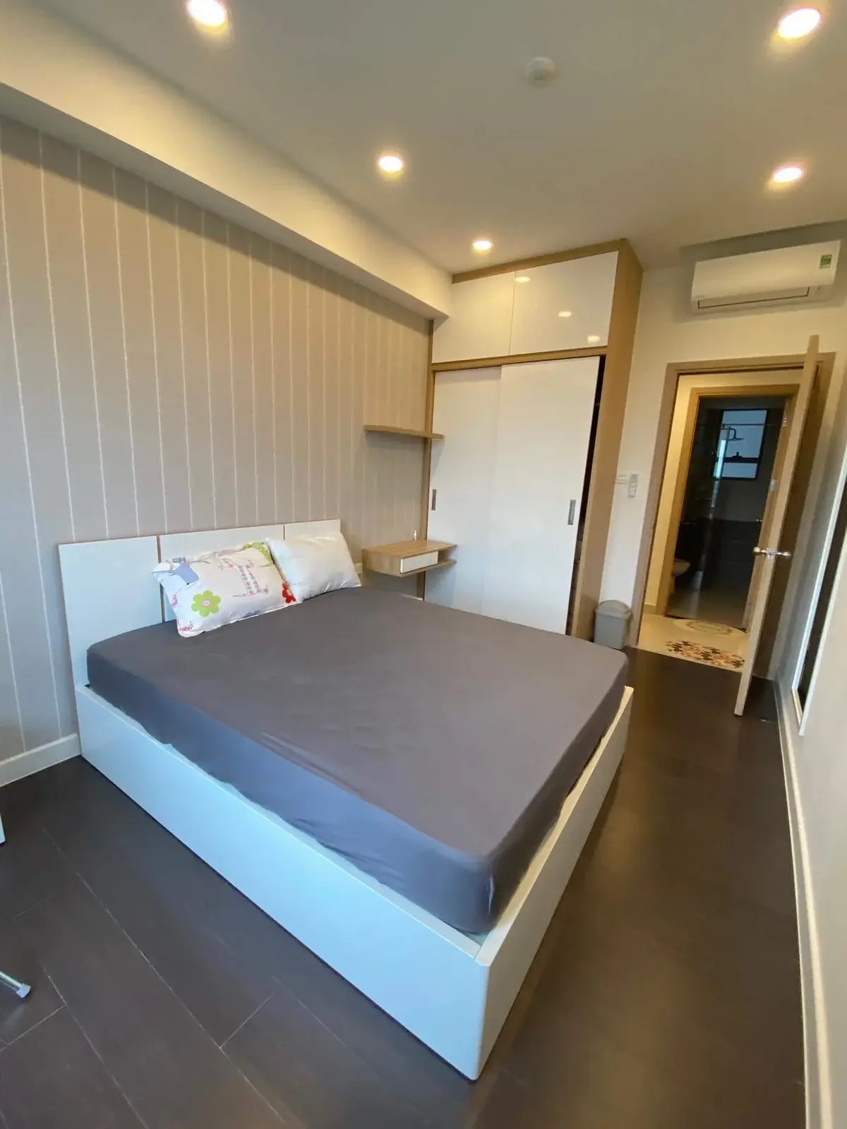 Bán căn hộ 2pn +1 The Sun Avenue nội thất đầy đủ giá 6.2 tỷ căn góc 2 mặt view