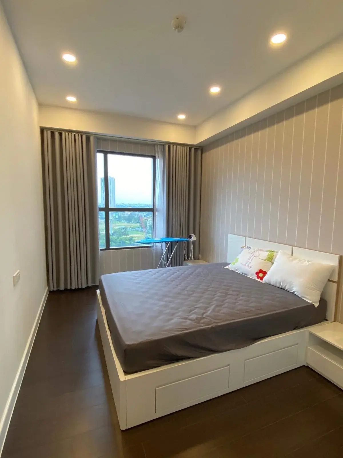 Bán căn hộ 2pn +1 The Sun Avenue nội thất đầy đủ giá 6.2 tỷ căn góc 2 mặt view