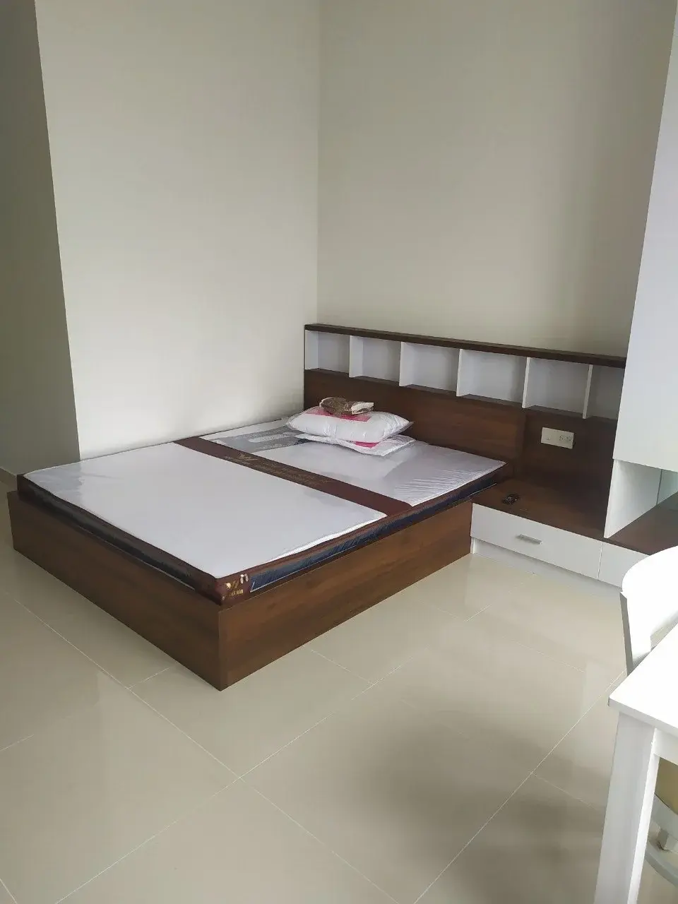 Tìm gia chủ mới cho studio 31m2 giá bán 1,9 tỷ nội thất đầy đủ