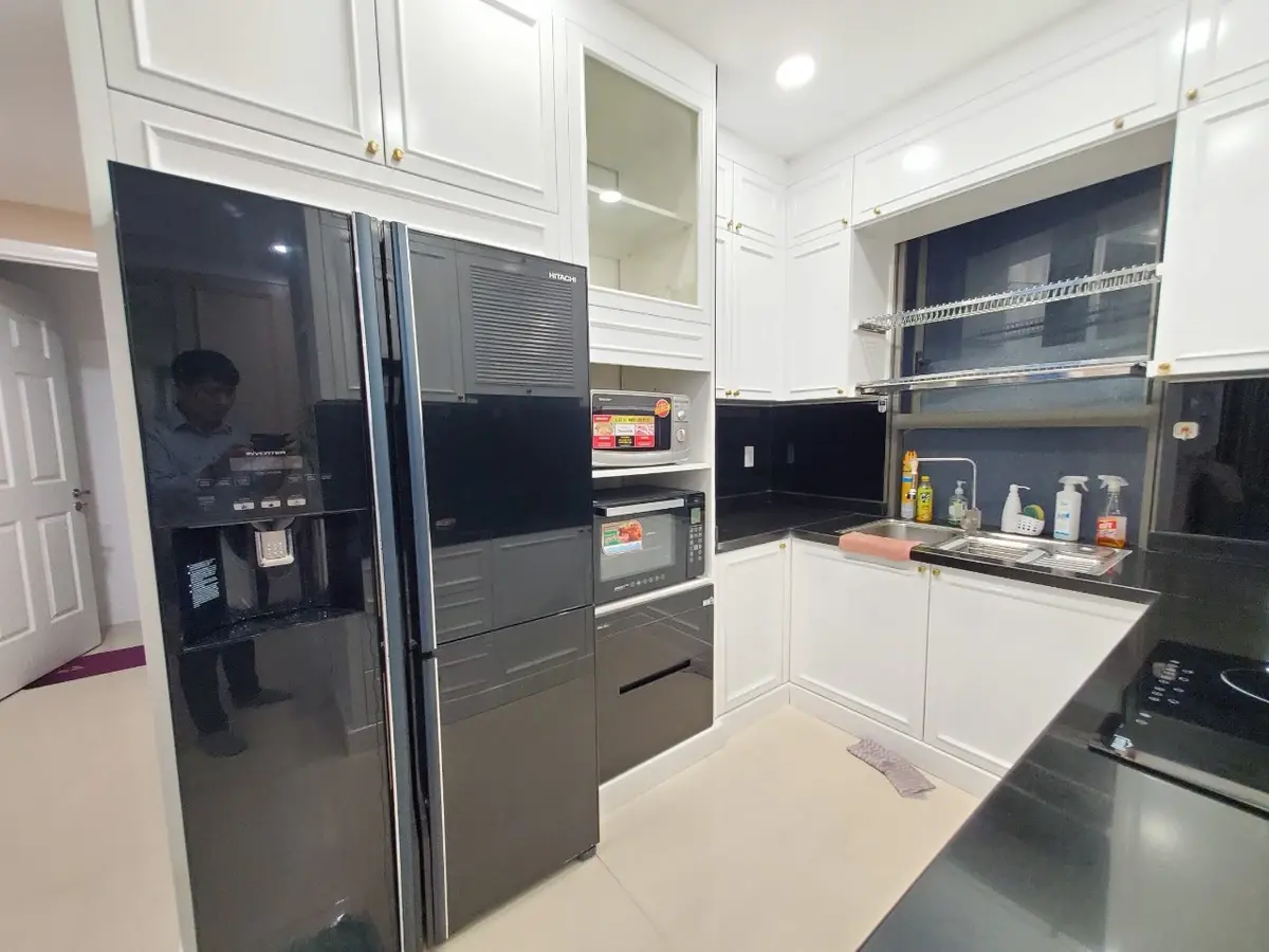 Cho thuê căn 3pn thiết kế thành 2pn nội thất cao cấp đẹp giá thuê 20 triệu căn góc